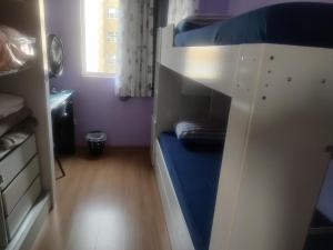 a bunk bed with a blue mattress in a room at Veredas do bosque in Curitiba