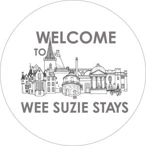 un disegno di un paesaggio urbano con le parole "benvenuti a Worcester Syle Stay" di WEE SUZIE STAYS - Stunning George St Apartment a Perth