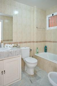 Koupelna v ubytování NFN Apartment Los Hidalgos Golf + 16 fotografií