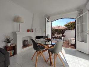 A seating area at Residencial los Pinos 3