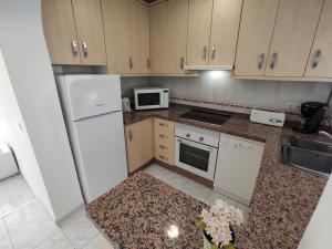 A kitchen or kitchenette at Residencial los Pinos 3