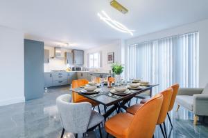 a dining room and kitchen with a table and chairs at Stays Lilies House in Chester