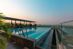 a large swimming pool on top of a building at Chic Studio Underdog in Accra