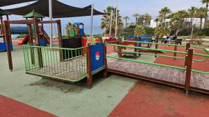 Area giochi per bambini di Helios Bay Hotel and Suites