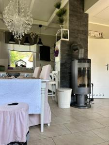 Kuchyň nebo kuchyňský kout v ubytování Apartament Różany