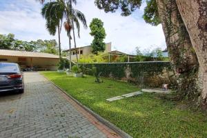 Aed väljaspool majutusasutust Casa de Praia Barra Seca Pé na Areia