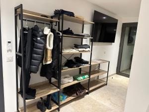 Televízia a/alebo spoločenská miestnosť v ubytovaní Villa Porto-vecchio 4 chambres avec piscine