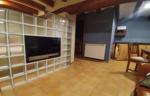TV a/nebo společenská místnost v ubytování Apartaments Falset
