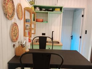 Kuchyň nebo kuchyňský kout v ubytování CasaVerde Hostal Ecologico