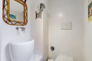 a bathroom with a white toilet and a mirror at Trevi Art Suite in Rome