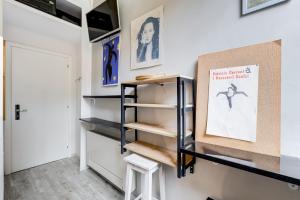 a room with shelves on the wall and a door at Trevi Art Suite in Rome
