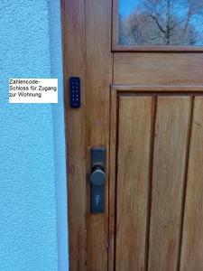 a wooden door with a sign on it at Wohnung in Medlitz in Rattelsdorf