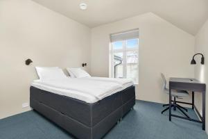Postel nebo postele na pokoji v ubytování Central Guest House - Bedroom with en suite Bathroom