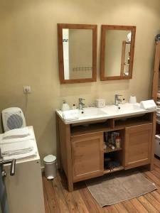 a bathroom with two sinks and two mirrors at Maison entière proche tram 170 m2 jardin parking in Marcq-en-Baroeul +24 photos