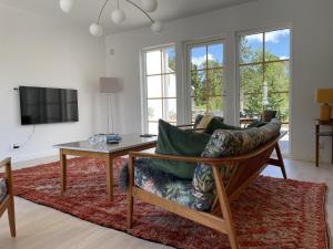 TV a/nebo společenská místnost v ubytování Villa Vitviken Sleeps 2 With Pool