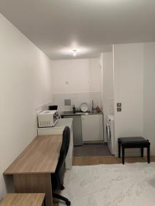 Nhà bếp/bếp nhỏ tại New Upscale 1 bedroom Apartment