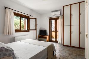 a bedroom with a bed and a television in it at Viros Holiday House in Virós