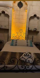a bedroom with a bed with a yellow head board at Alkan konuk evi in Urfa