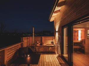 two people in a bath tub on a deck at night at chaLAAlets in Laa an der Thaya