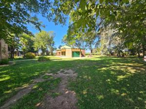 a house in the middle of a grassy field at El Descanso in Villa Lía