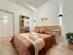 A bed or beds in a room at Colosseum Luxury Guest House