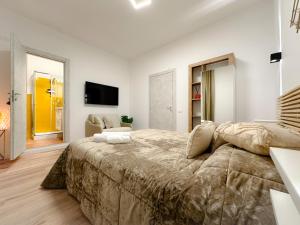 A bed or beds in a room at Colosseum Luxury Guest House