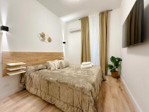 A bed or beds in a room at Colosseum Luxury Guest House