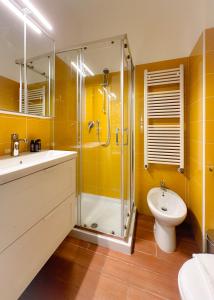 A bathroom at Colosseum Luxury Guest House