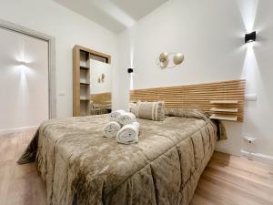 A bed or beds in a room at Colosseum Luxury Guest House