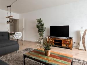 a living room with a flat screen tv on a table at Downtown Apartments Unterbilk in Düsseldorf