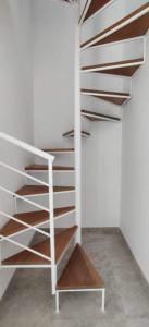Palanda nebo palandy na pokoji v ubytování Sea Breeze Duplex Deluxe Penthouse