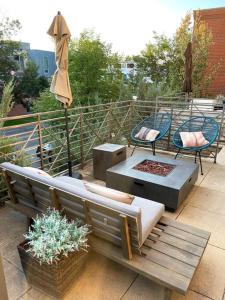 Ban công/sân hiên tại Beautiful Pearl Street Condo--30 day minimum stay