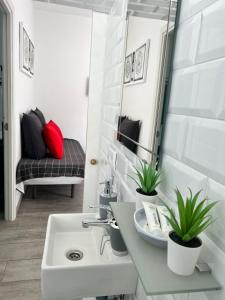 Televízia a/alebo spoločenská miestnosť v ubytovaní Casa Patio Paraíso