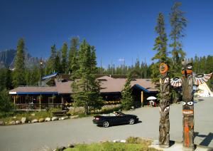 Sunwapta Falls Rocky Mountain Lodge