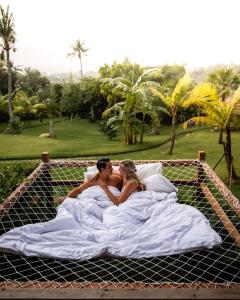 Tempat tidur dalam kamar di Lempuyang Boutique Hotel