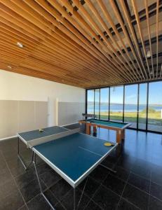 Stolní tenis v ubytování Casa Calma Puerto del Aguila nebo okolí
