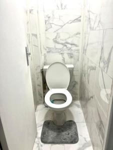 a bathroom with a toilet with a door open at Appartement à Paris in Ivry-sur-Seine