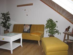 a living room with a couch and a table at LandLiebe in Tännesberg