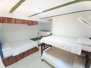 a room with two bunk beds in it at Hostal Principio Tayrona in Calabazo