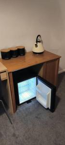 a wooden desk with a fish tank under it at Spacious Rooms close to Aylesbury Centre - Free Fast WiFi in Buckinghamshire