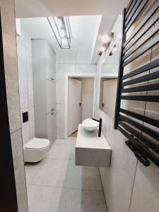 Koupelna v ubytování Nowe mieszkanie Kraków, bezpłatny parking, AWG APARTMENTS + 2 fotografie