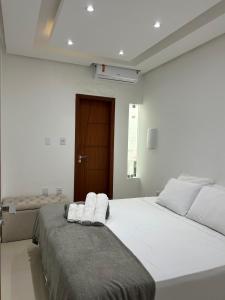 a bedroom with two large beds with white sheets at Boa Beach House in Porto Seguro