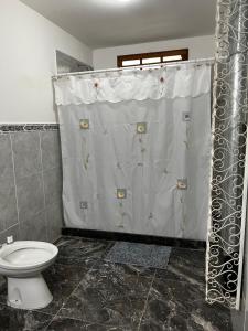 Ένα μπάνιο στο Dpto Beltrán +7 φωτογραφίες