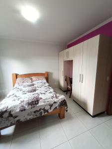Postel nebo postele na pokoji v ubytování venha pra Itararé sp e Sengés pr se hóspede aqui,casa com duas suites e duas garagens