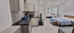 A kitchen or kitchenette at Ilford Towncentre Large Studio
