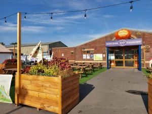 Budova, kde se apartmán nachází + 18 fotografií