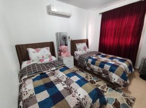 Postel nebo postele na pokoji v ubytování Madinty amazing view 2 rooms fully air-conditioned apartment at Madinty city for families only مدينتي