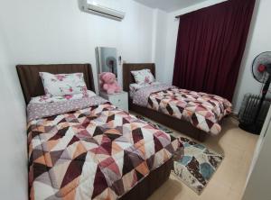 Postel nebo postele na pokoji v ubytování Madinty amazing view 2 rooms fully air-conditioned apartment at Madinty city for families only مدينتي