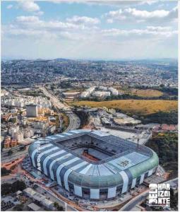 eine Luftansicht eines Fußballstadions in der Unterkunft Apto VIP em frente à ARENA MRV / Expominas in Belo Horizonte