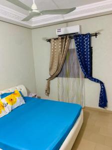 En eller flere senger på et rom på Cotonou dwelling AAC 1